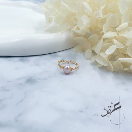 خاتم لولو طبيعي باللون النهدي