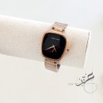 ساعة من Hannah Martin مع كاسكيت لون روز جولد ومينا اسود