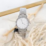 ساعة ستاتية من Hannah Martin مع كاسكيت لون فضي