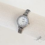 ساعة ستاتية من KEZZI مع كاسكيت لون فضي