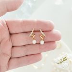 swirled-gold-freshwater-pearl-earrings_01