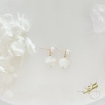 حلق الوردة البيضامع حبات لولو طبيعية freshwater pearl