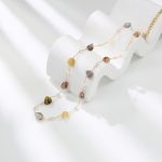 سنسال باحجار ملونة بتدرجات البني