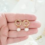 connected-hoops-gold-freshwater-pearl-earrings_01