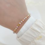 اسوارة مع احجار ملونة