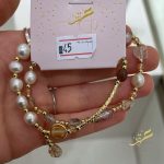 اسوارة طبقتين مع احجار طبيعية باللون البني وحبات لولو طبيعية