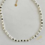 سنسال احجار باللون الاخضر البارد والبيضاء