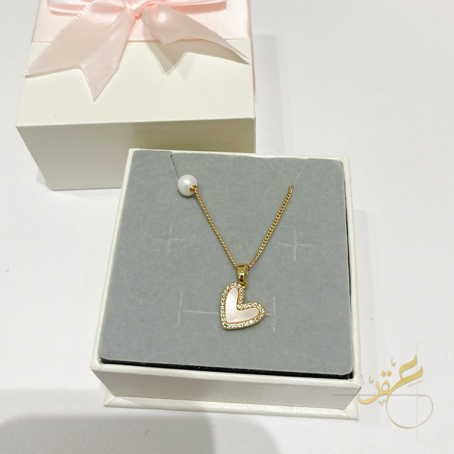 white-heart-with-gold-chain-necklace_01
