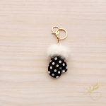black-mittens-keychain_01