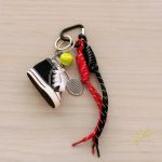 black-sneakers-keychain_01