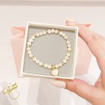 اسوارة باحجار اللولو الطبيعية freshwater pearl مع قلادة قلب